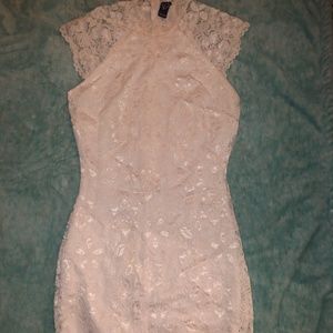 white lace bodycon dress